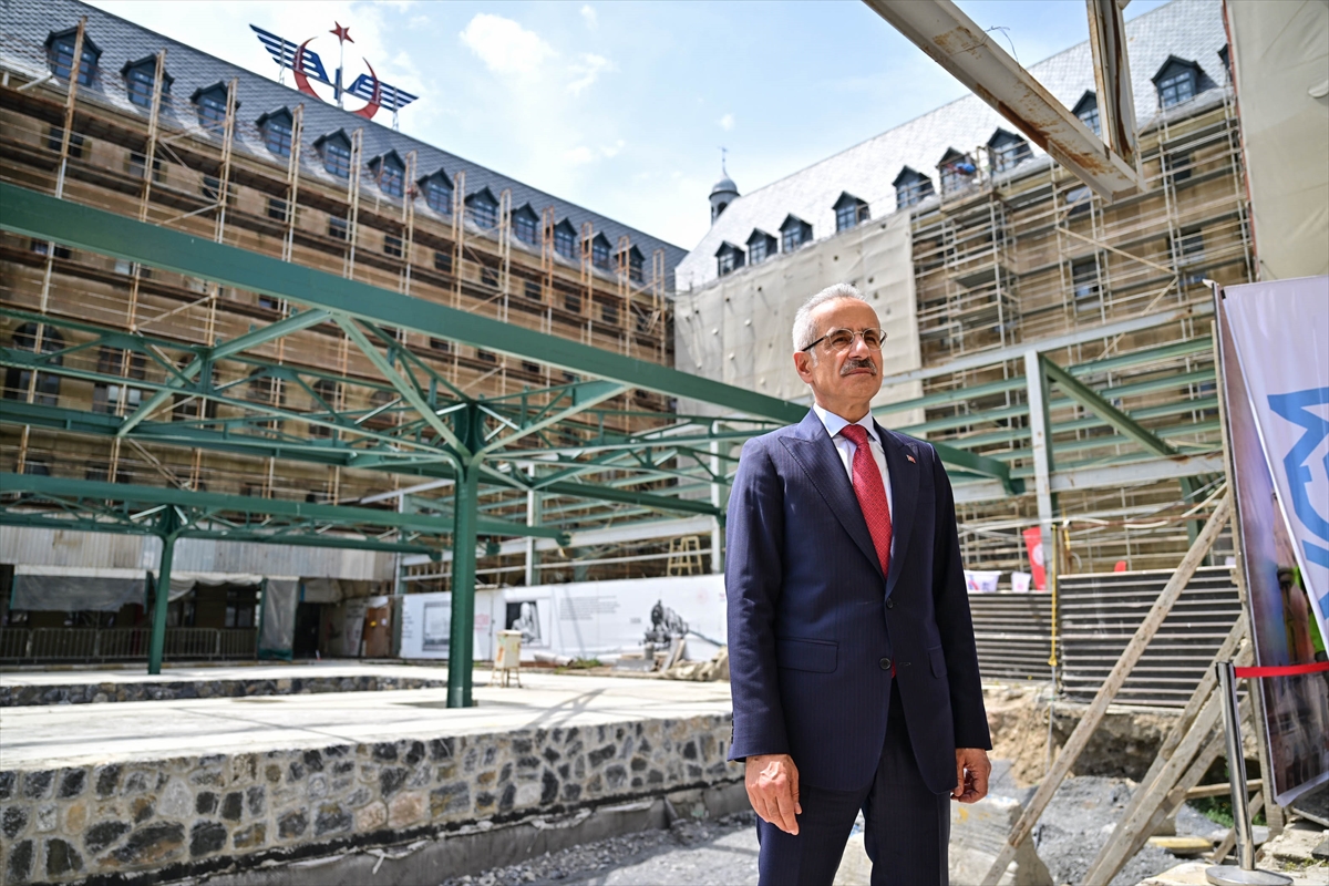 Bakan Uraloğlu, Haydarpaşa Garı ve Arkeoloji Alanı'nda incelemelerde bulundu: