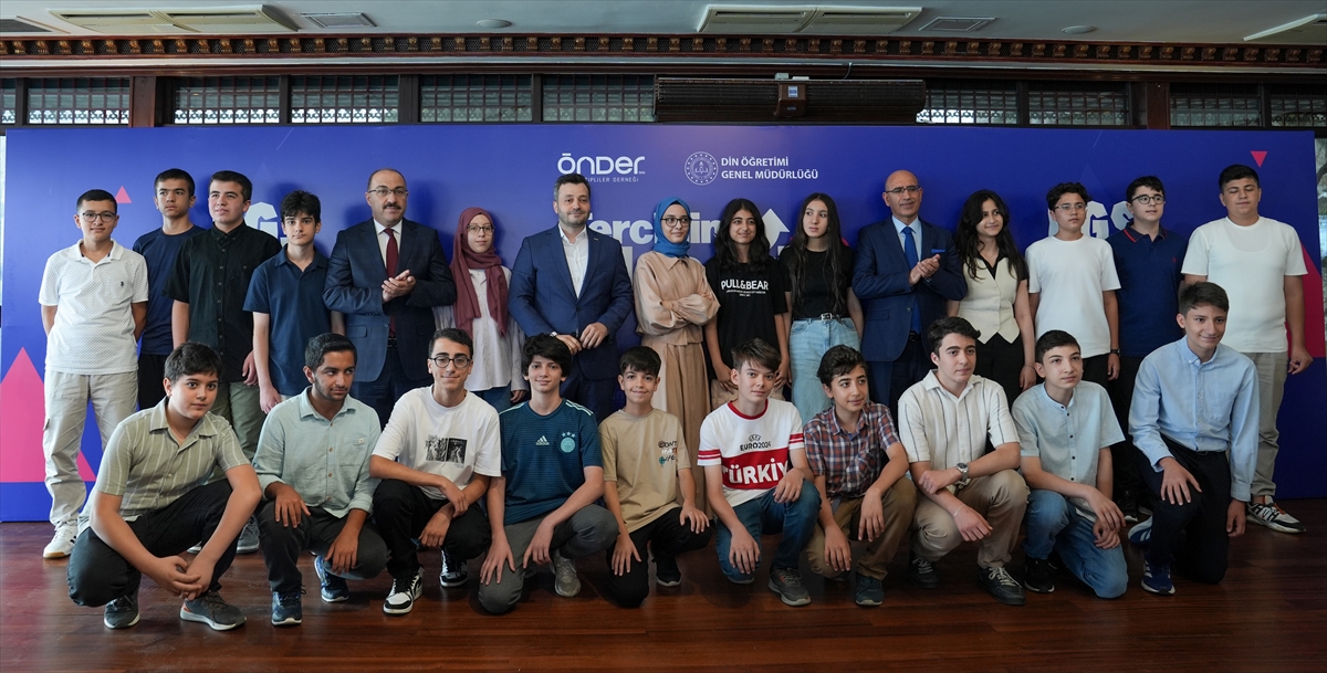 LGS sınavında 500 tam puan alan imam hatipli öğrenciler İstanbul'da bir araya geldi