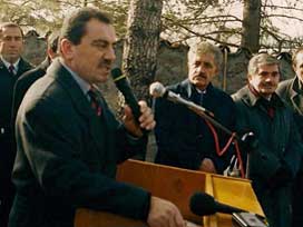 Defnedildiği Yerde Konuşmuş