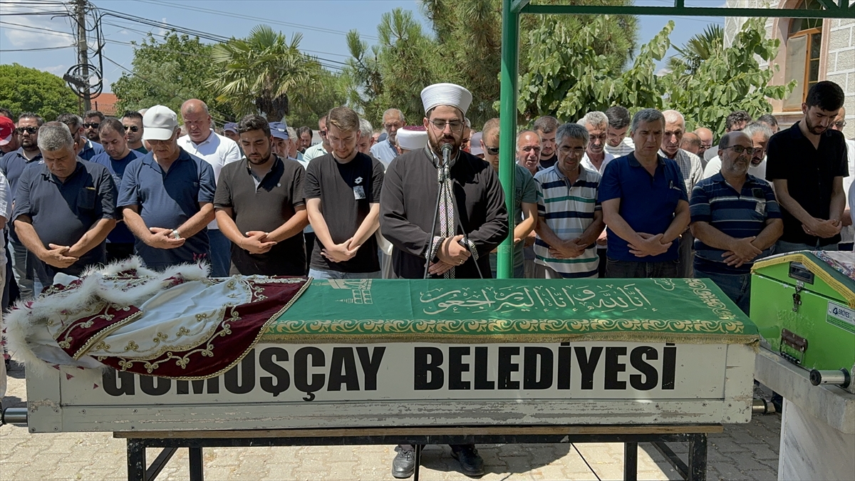 Çanakkale'de karısı ve oğlunu öldürüp intihar eden  kişinin cenazeleri defnedildi