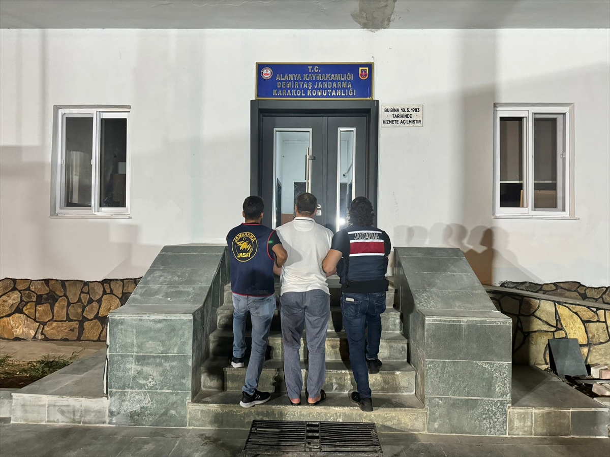 Rusya'da işlediği suçla ilgili kırmızı bültenle aranan kişi Alanya'da yakalandı