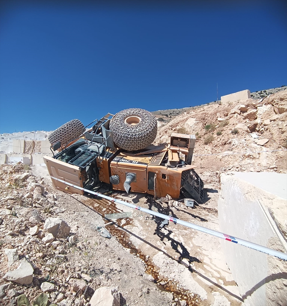 Burdur'da kepçenin devrilmesi sonucu 1 kişi öldü, 1 kişi yaralandı