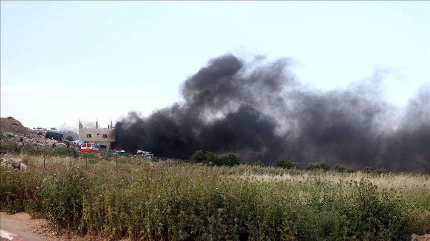 Filistinli gruplar, askeri araçları ve toplanma alanlarını hedef aldı