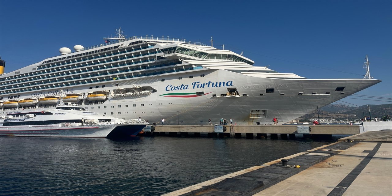 Muğla'nın Bodrum ilçesini, "Costa Fortuna" isimli kruvaziyerle gelen 3 bin 175 turist ziyaret etti.