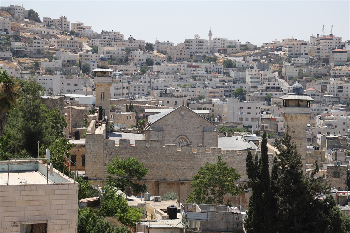 Filistin topraklarını gasbeden İsrailliler, Batı Şeria'da girdikleri evlerden para çaldı