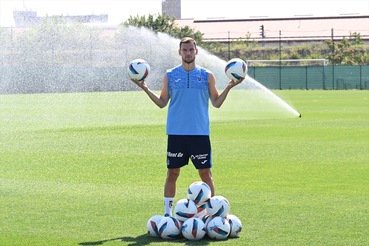 Trabzonspor'un yeni transferi Barisic, Macaristan kampında açıklamalarda bulundu