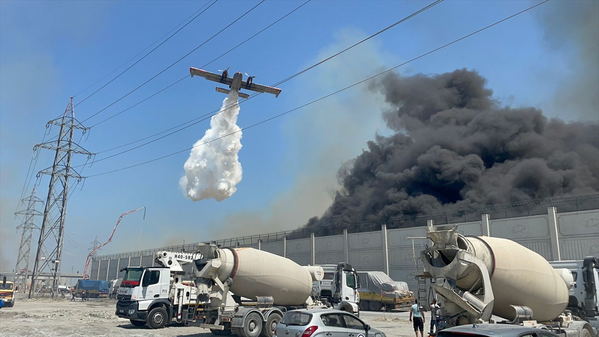 Aydın'da kağıt fabrikasındaki yangın işletmenin ikinci kısmına sıçradı