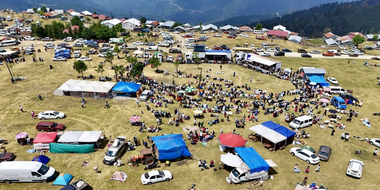Düzce’nin Gölyaka ilçesinde 87'ncisi düzenlenen Kardüz Yaylası Kadırga Şenlikleri çeşitli etkinliklerle devam etti.