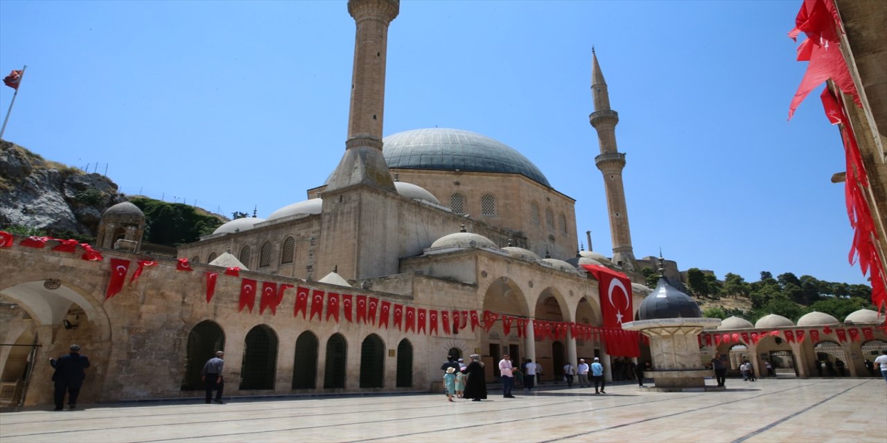 Şanlıurfa'daki Balıklıgöl yerleşkesinde, 15 Temmuz Demokrasi ve Milli Birlik Günü dolayısıyla mevlit okutuldu.