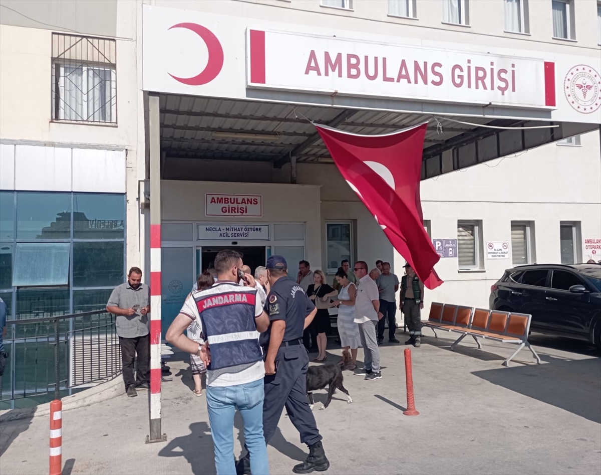 İzmir'de orman yangınına müdahale eden pikabın devrilmesi sonucu 2 kişi yaralandı