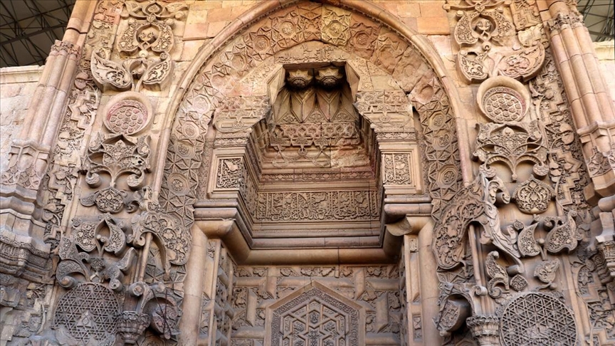 Divriği Ulu Camii ve Darüşşifası için vakıf kurulacak