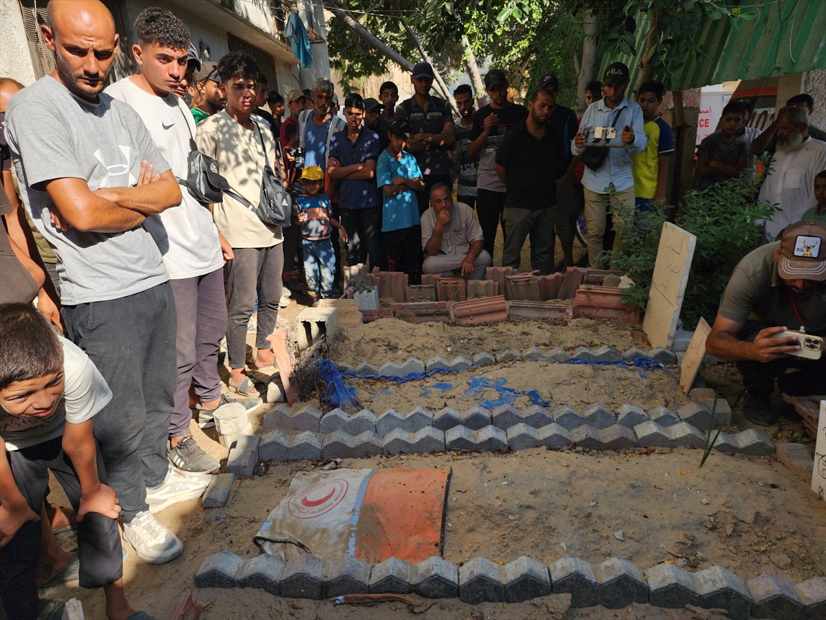 İsrail'in 4 ay önce öldürdüğü 12 Filistinlinin naaşı toprağa verildi