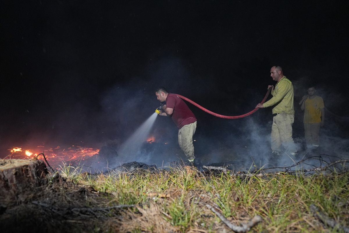 Orman yangınlarının kara savaşçıları mücadelesini aralıksız sürdürüyor