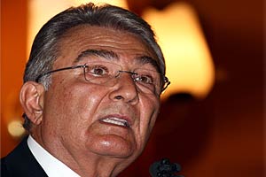 Baykal'a ağır darbe eleştirisi