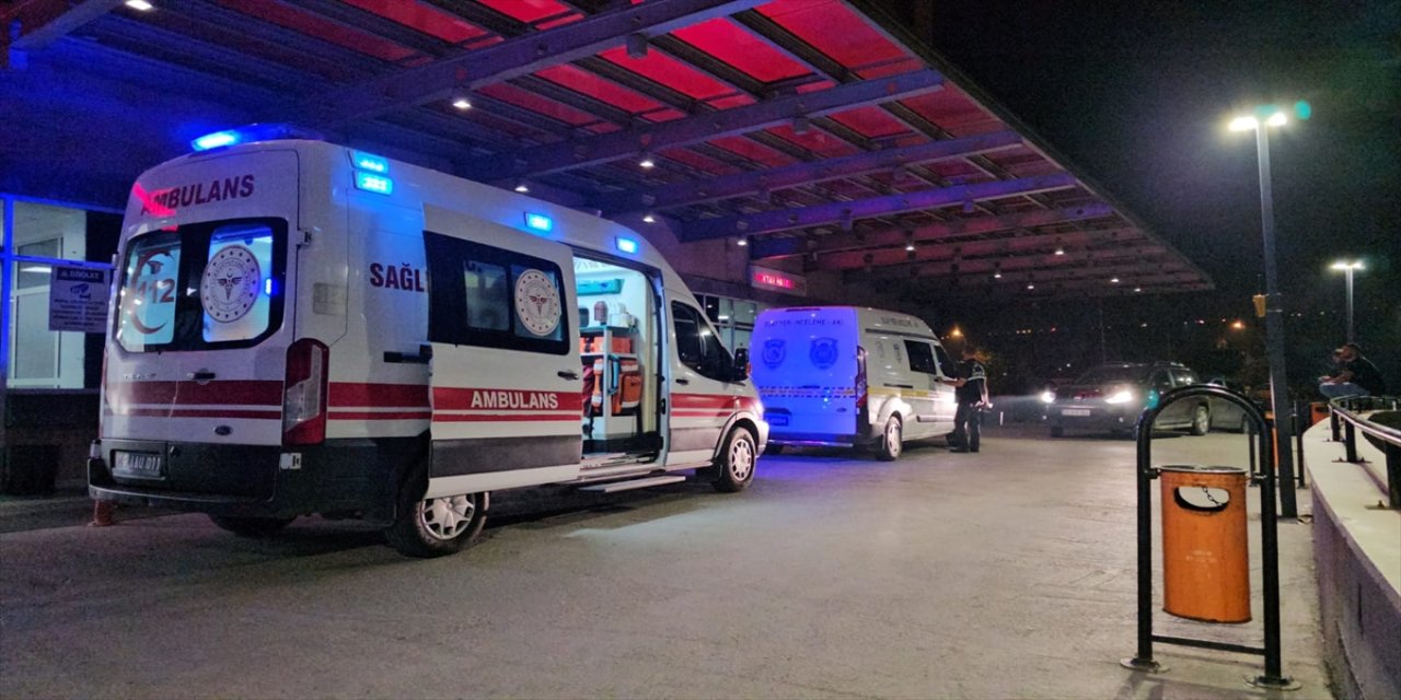 Çorum'da bir kişi, kendisini konuşmak için çağıran eski iş ortağı tarafından silahla yaralandı.