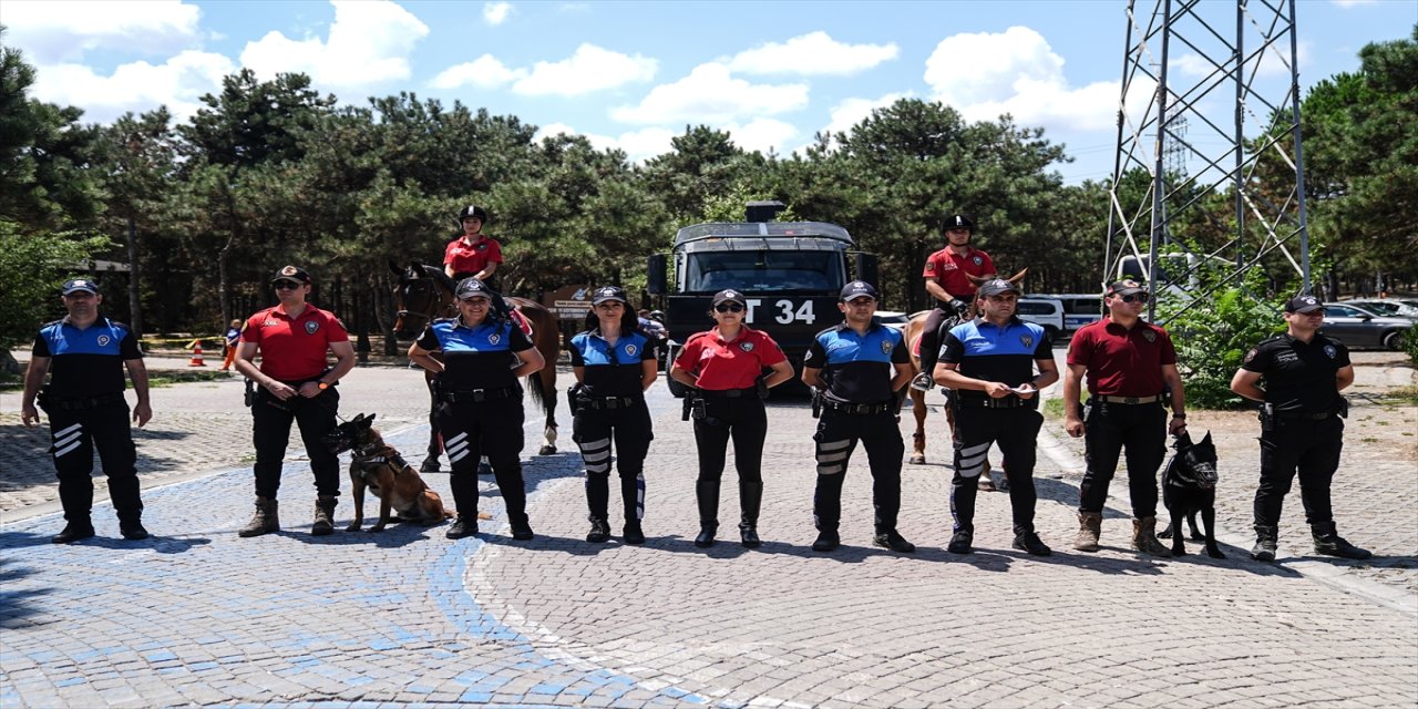 İstanbul Emniyet Müdürlüğüne bağlı ekipler tarama ve bilgilendirme faaliyeti gerçekleştirdi.