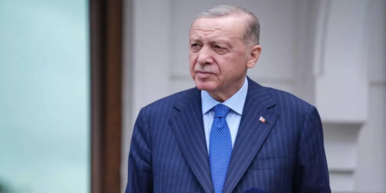 Cumhurbaşkanı Recep Tayyip Erdoğan, cuma namazını Beyoğlu'ndaki Taksim Camisi'nde kıldı.