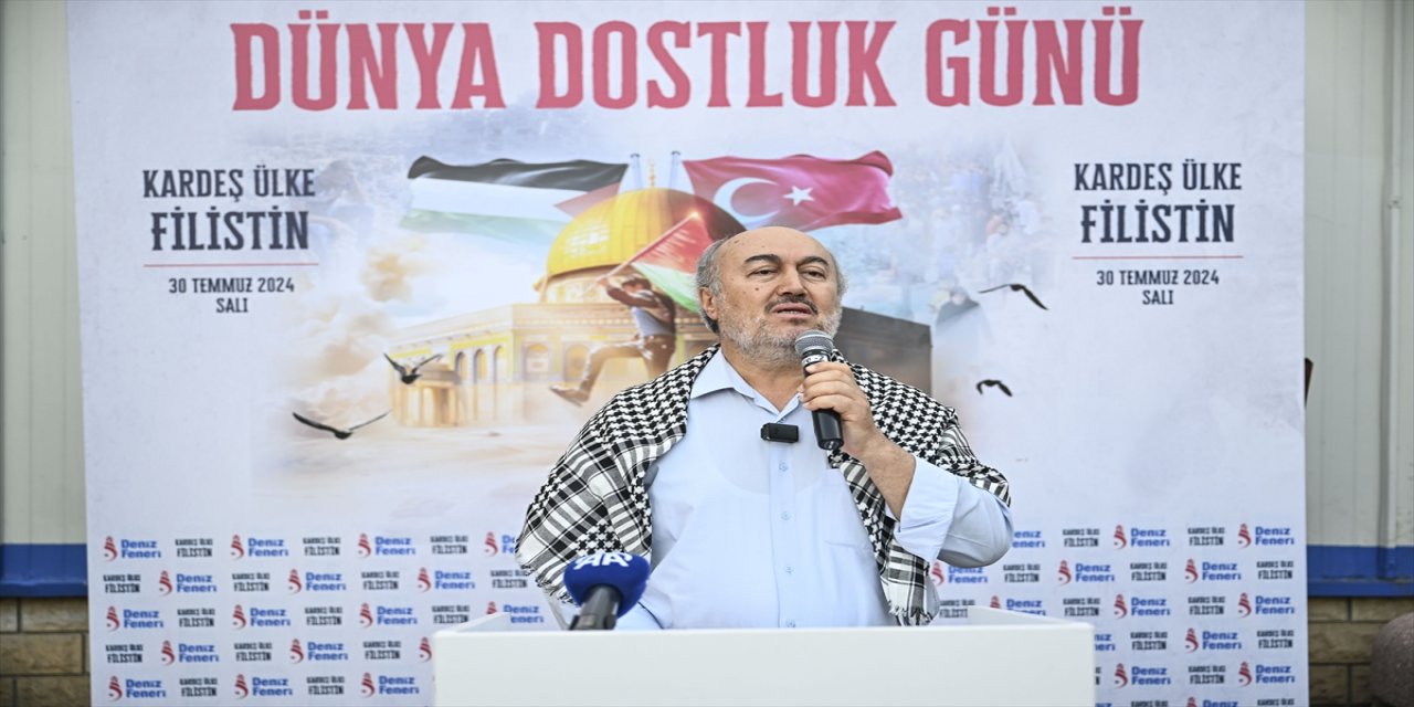 Deniz Feneri Derneği üyeleri Dünya Dostluk Günü kapsamında, Türkiye'de eğitim gören Filistinli öğrencilerle bir araya geldi.