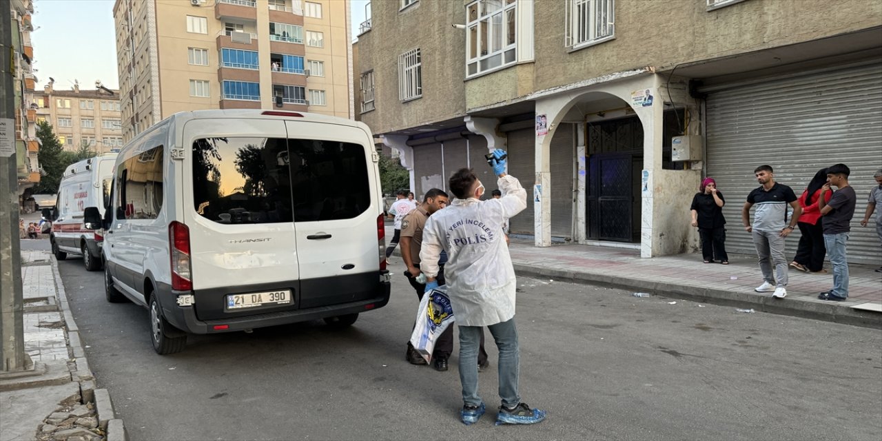 Diyarbakır'ın merkez Bağlar ilçesinde bir kişi evinde ölü bulundu.