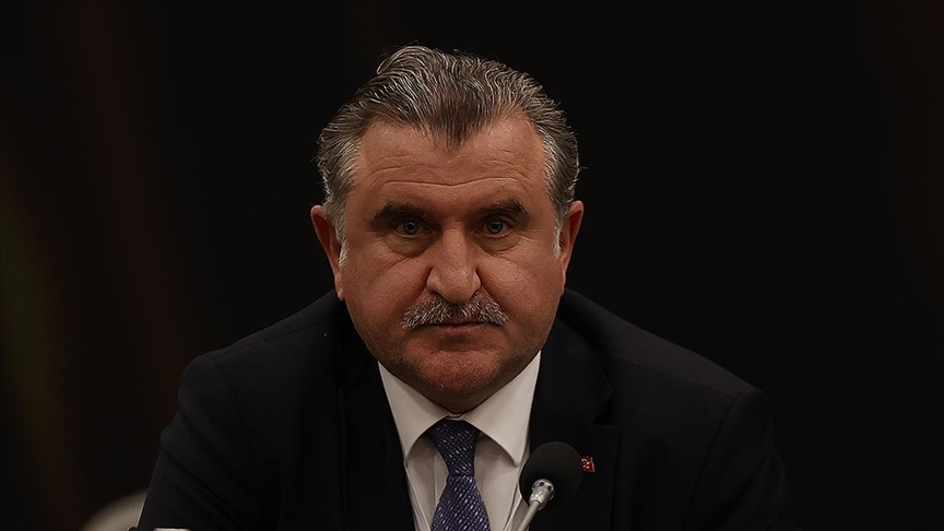 Bakan Bak, Turkcell Süper Kupa'yı kazanan Beşiktaş'ı tebrik etti