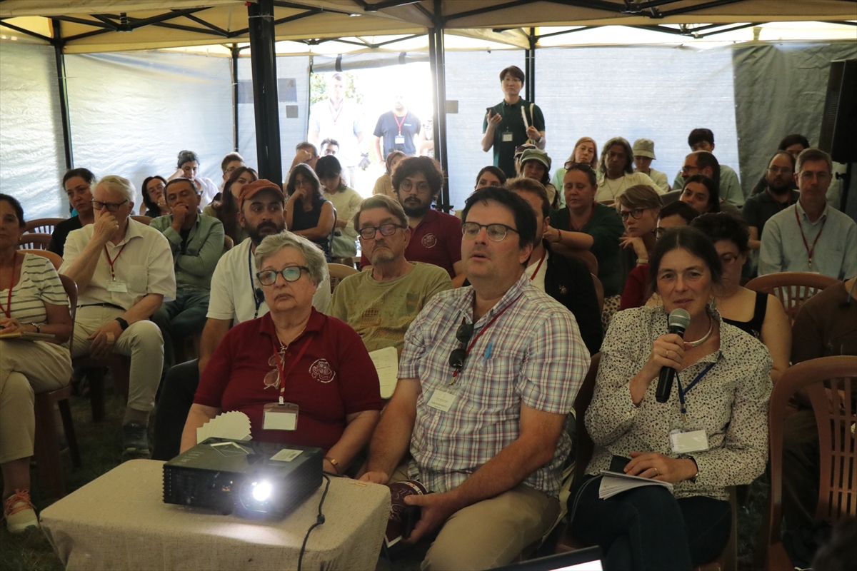 Kayseri'de 12 ülkeden 75 bilim insanı Kültepe'yi konuştu