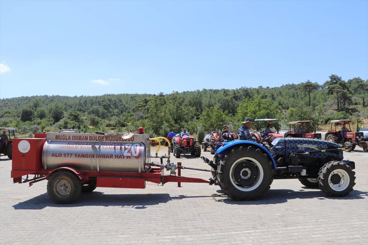Muğla'da mahalle sakinleri sulama tankerlerini yangınla mücadele aracına dönüştürdü