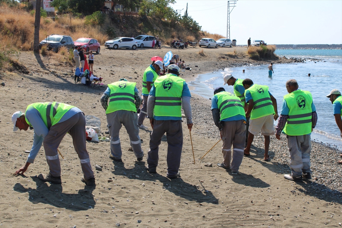 Hatay'da belediye ekipleri, kaybolan anne yadigarı yüzüğün bulunması için çalışıyor