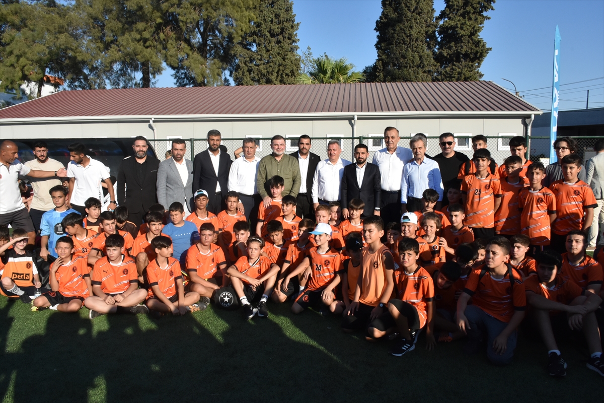 İzmir'de TÜGVA'nın yaz okulu kapanış programı düzenlendi