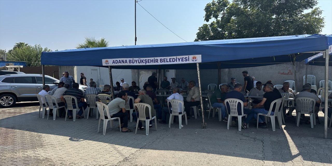 Adana'da otomobilin çarpması sonucu yaşamını yitiren 54 yaşındaki Sevgi Akbaş'ın cenazesi toprağa verildi.