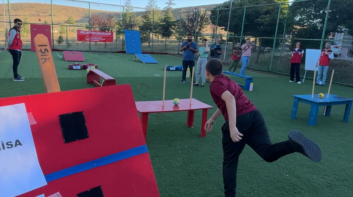 Yozgat'ta oluşturulan survivor parkında çocuklar ve kurum müdürleri yarıştı