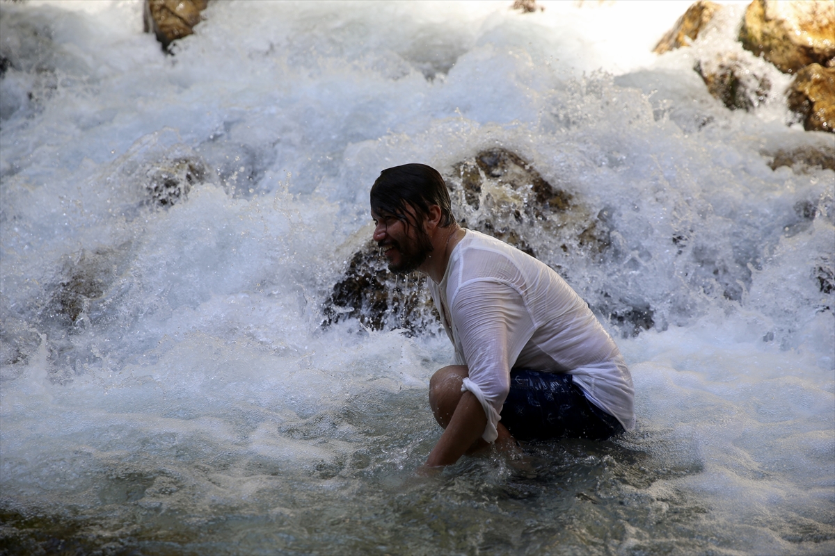 Muğla'daki Saklıkent Kanyonu, sıcaklarda serinlemek isteyenleri ağırlıyor