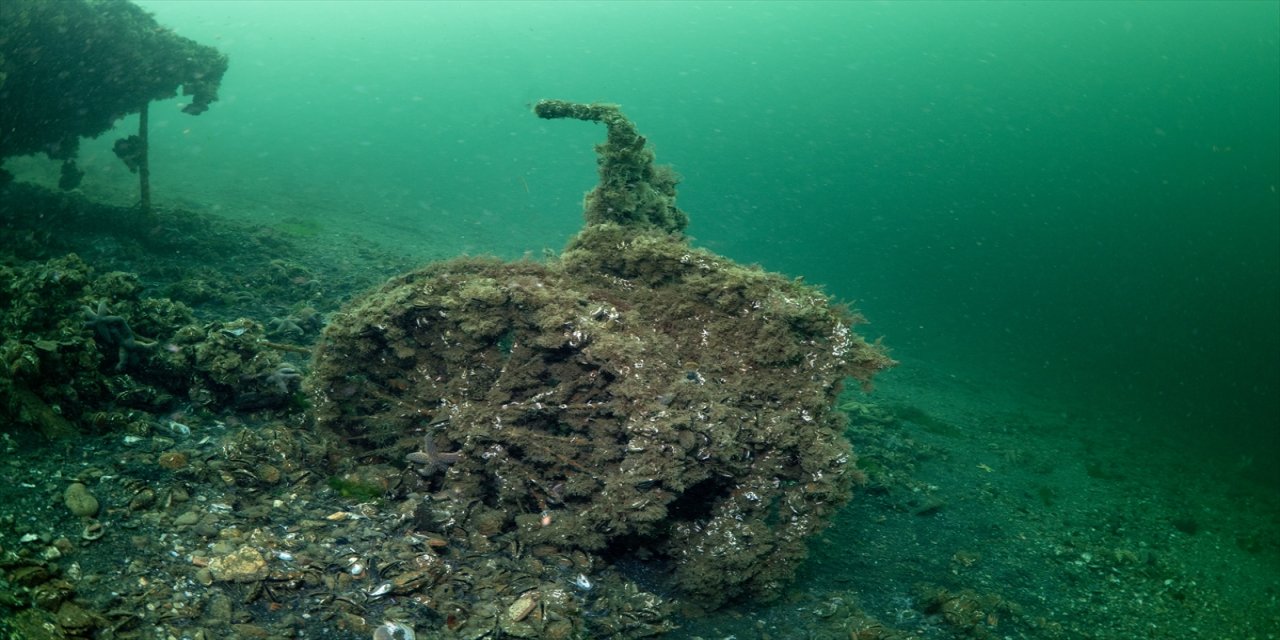 Marmara Depremi'nde Kocaeli'nin Gölcük ilçesinde su altında kalan "batık şehrin" son hali görüntülendi.