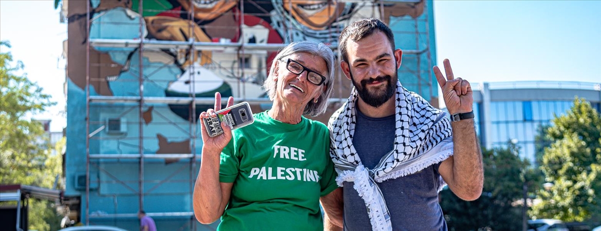 Karadağlı sanatçı Joskic, Filistin'de yaşananlara dikkati çekmek için duvar resmi çiziyor