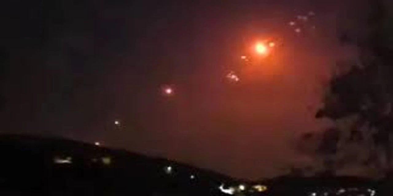 İsrail ordusunun Lübnan'ın güneyinde seyir halindeki bir motosikleti hedef aldığı ve 1 kişinin öldüğü belirtildi.