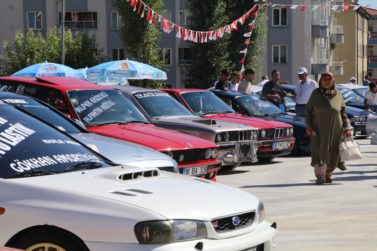 Çankırı'da "modifiyeli ve klasik araç fuarı" açıldı