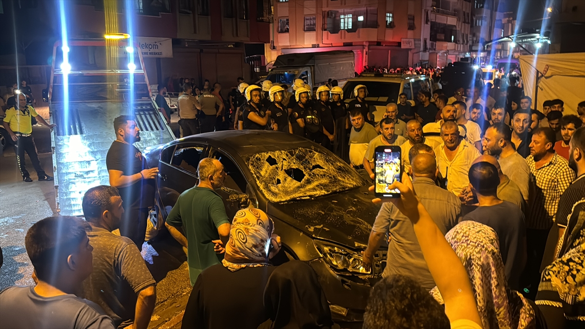 Adana'da evinin önündeki kazada ölen çocuğun ailesi üzüntü yaşıyor