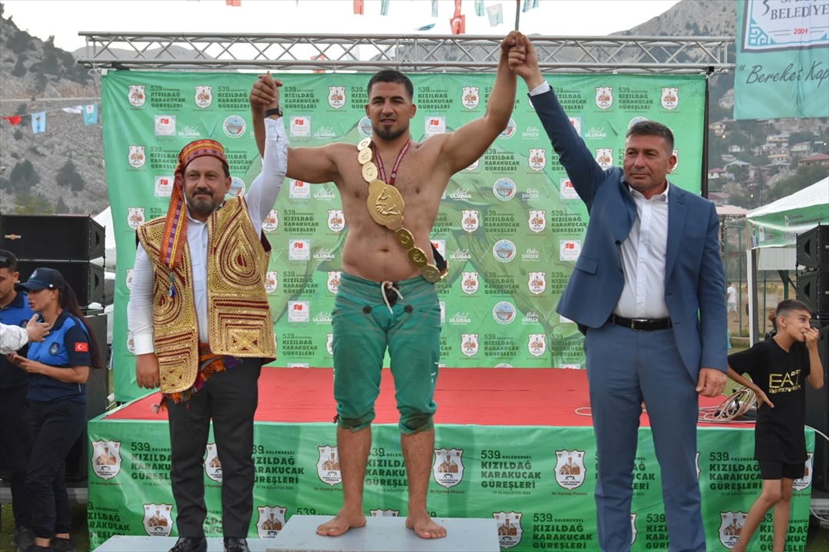539. Geleneksel Kızıldağ Karakucak Güreşleri'nde başpehlivanlığı Ali Bönceoğlu kazandı