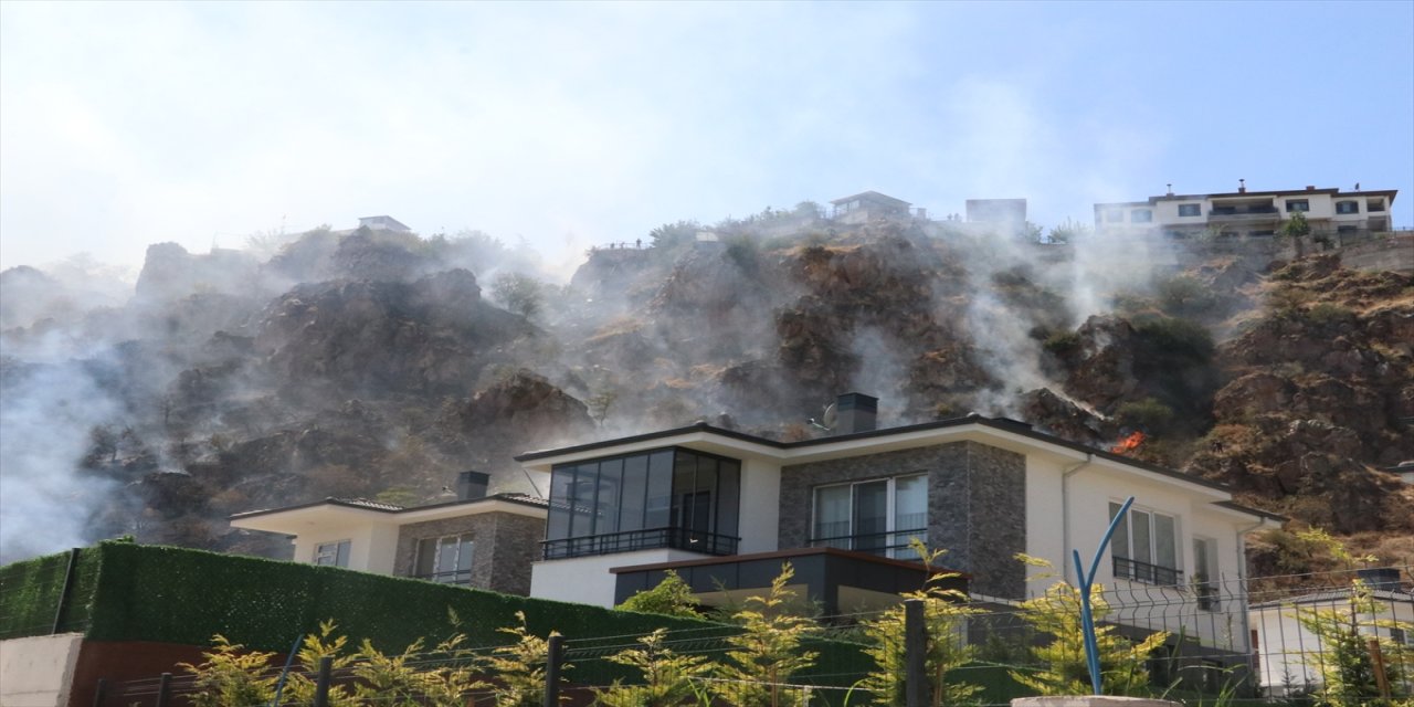 Kayseri'nin merkez Melikgazi ilçesinde otluk alanda çıkan yangın söndürüldü.