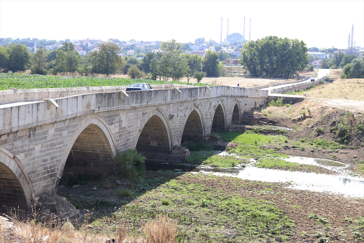Tunca Nehri'nin bazı bölümlerinde su akışı durdu