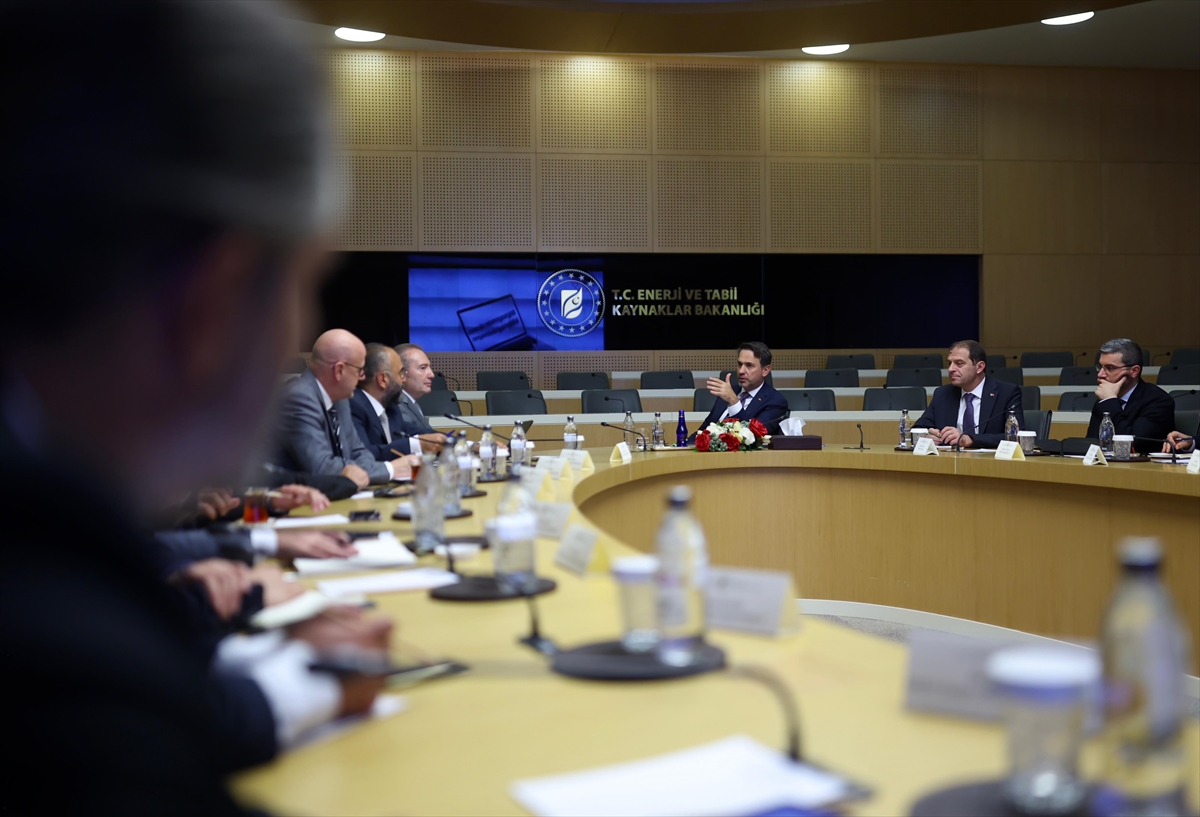 Enerji ve Tabii Kaynaklar Bakanı Bayraktar, Elektrik Üreticileri Derneği heyetini kabul etti