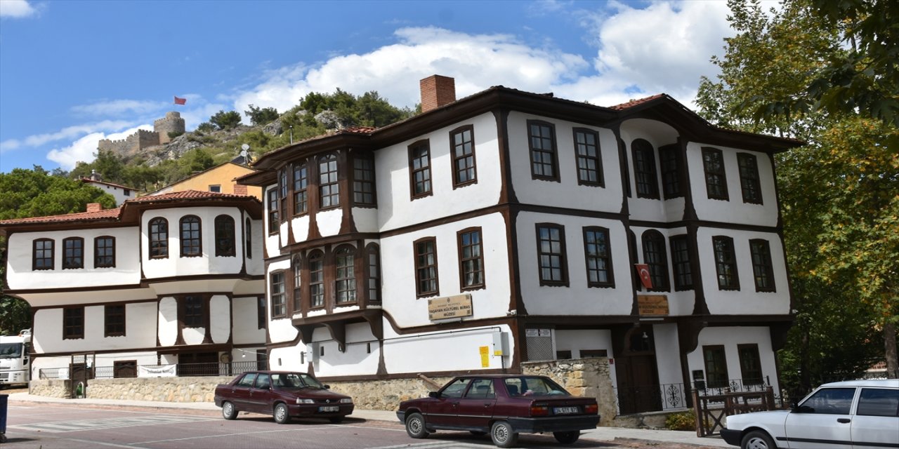 Boyabat Belediyesi Yaşayan Kültürel Miras Müzesi ile ziyaretçilere ilçenin geçmişi aktarılıyor.