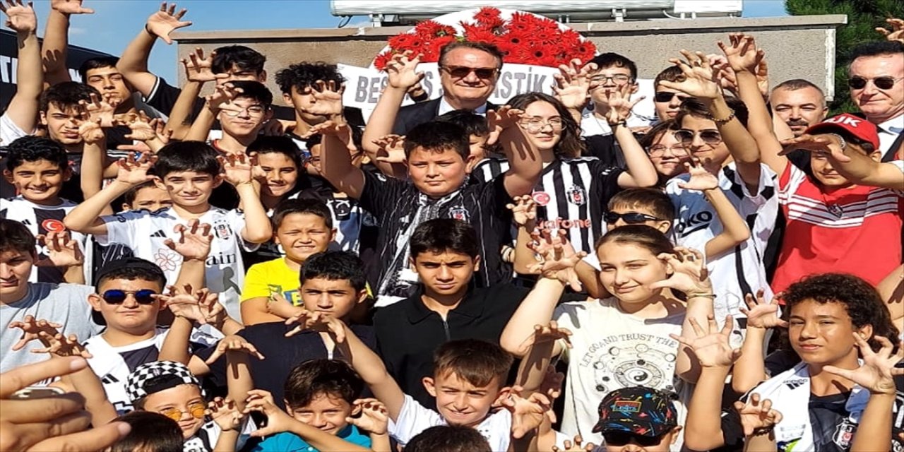 "Beşiktaş İnönü Stadı'nın adı, İsmet İnönü'den gelmektedir."