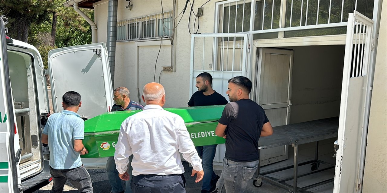 Gaziantep'te, mahalle manavının üzerlerine doğru tüfekle ateş ettiği bir grup çocuktan 11 yaşındaki E.B.B. hayatını kaybetti.