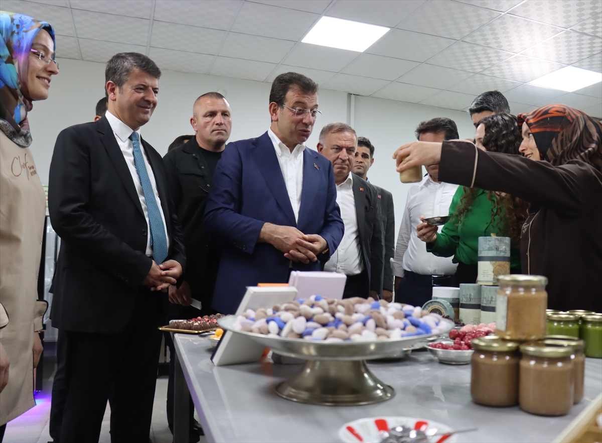 Türkiye Belediyeler Birliği Başkanı İmamoğlu, Adıyaman Belediye binasının temel atma törenine katıldı