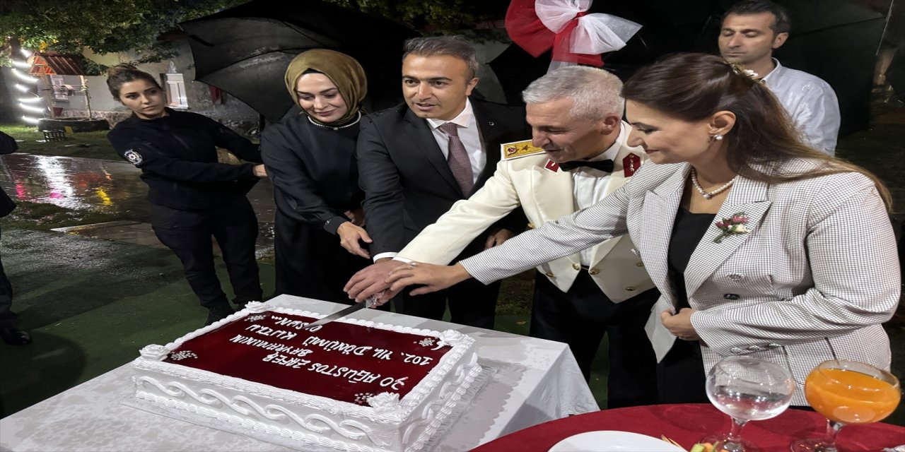 Ardahan'da 30 Ağustos Zafer Bayramı ve Türk Silahlı Kuvvetleri Günü dolayısıyla resepsiyon düzenlendi.