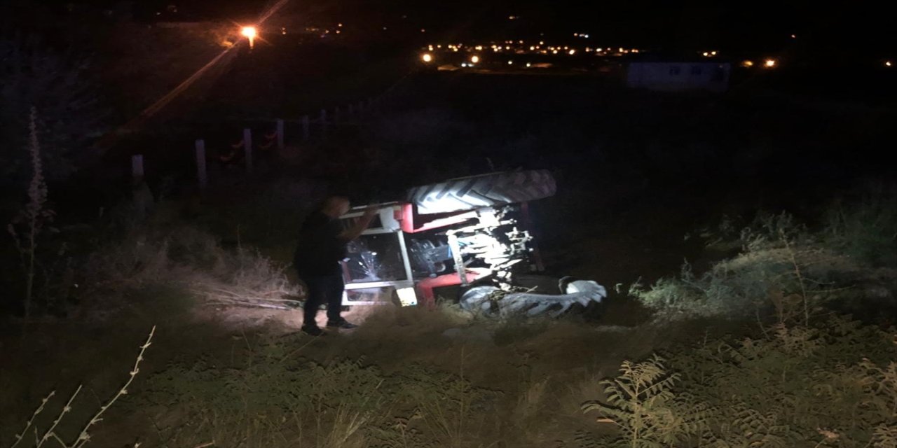 Elazığ'ın Kovancılar ilçesinde otomobilin traktöre arkadan çarpması sonucu 5 kişi yaralandı.