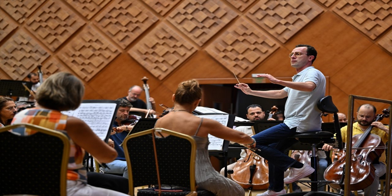 "CSO, dünyanın sayılı köklü sanat kurumlarından biri, ülkemizin de kültür sanat elçisi diyebiliriz."