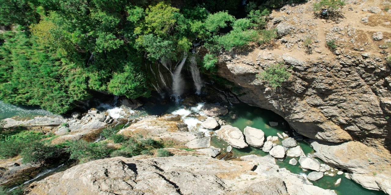 "Bölgedeki kanyonlar çok güzel. Burada her tarafta sular akıyor. Mükemmel bir görüntüsü var."