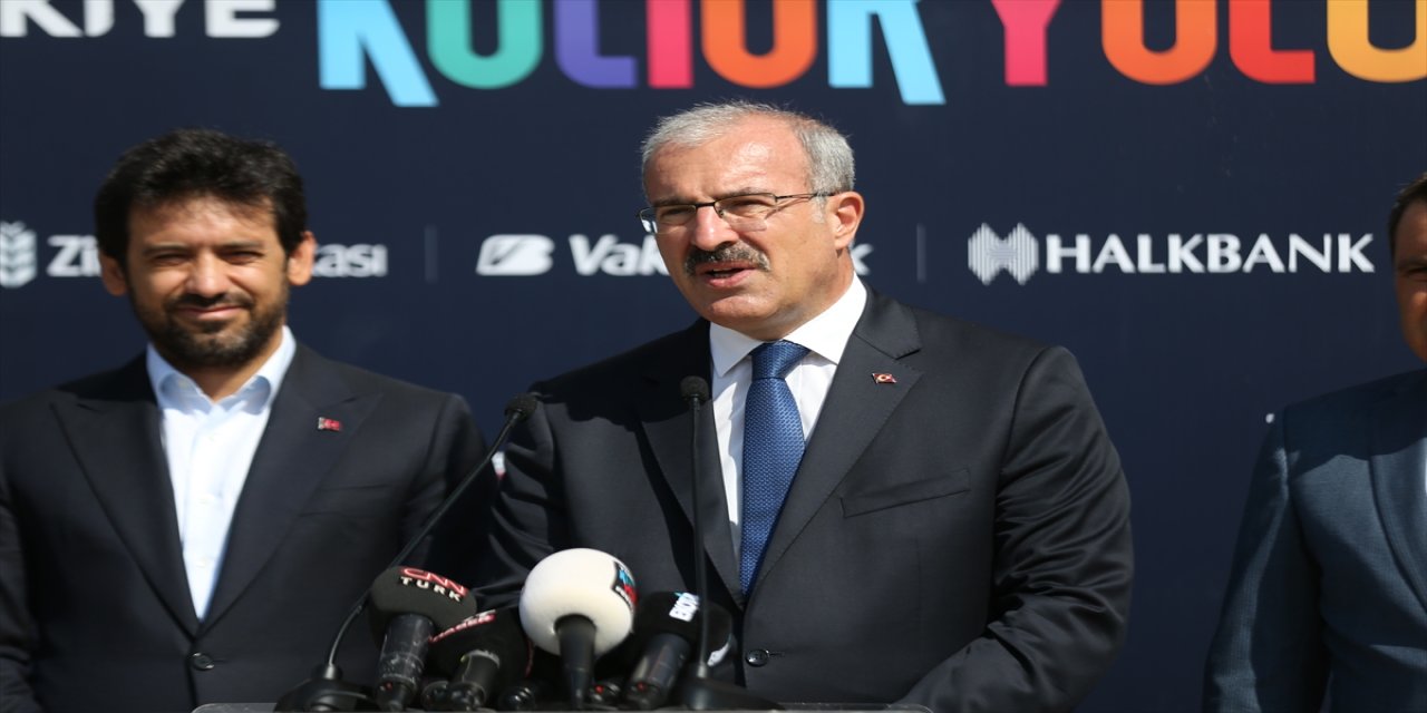 "Bu markanın Çanakkale'de faaliyet yürütmesi de bizim için gurur verici. İnşallah aynı güzellikte devamı da gelir."