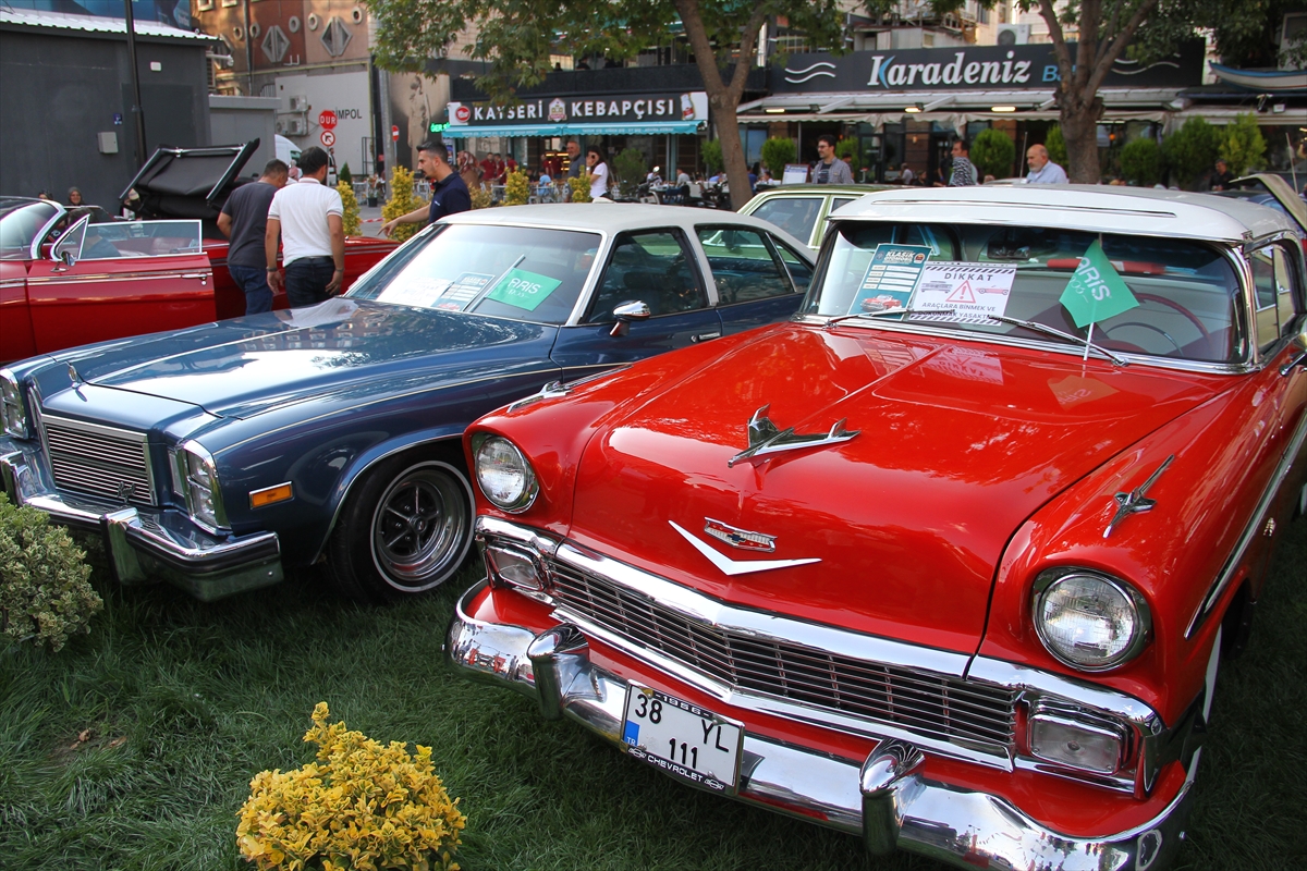 Klasik otomobil tutkunları Kayseri'de buluştu